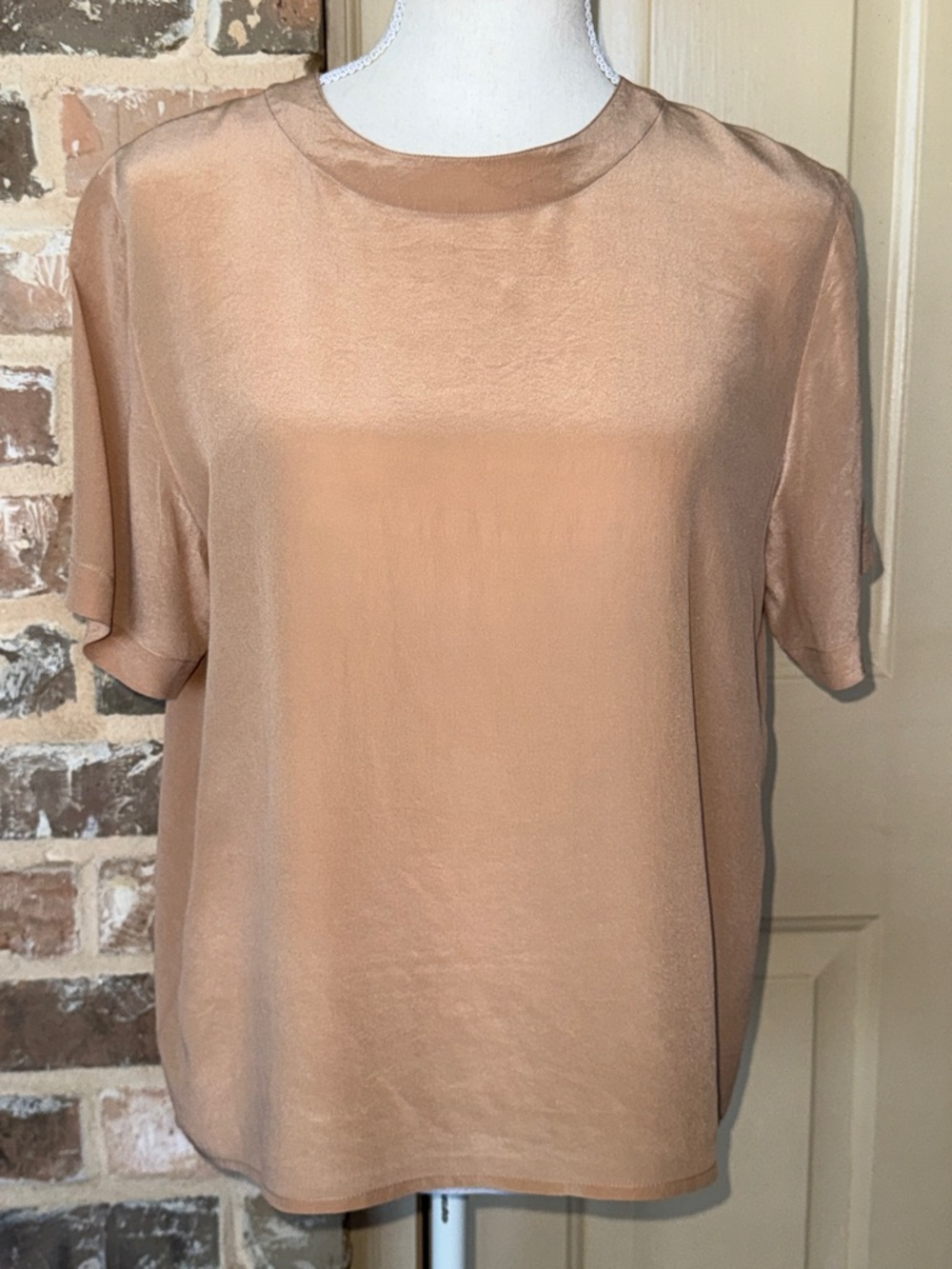 Anna & Frank Tan 100% Silk Short-Sleeve Top Keyhole Closure Preppy Classic